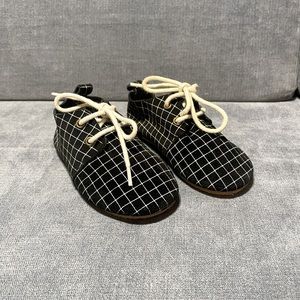 Piper finn size 6 toddler shoe